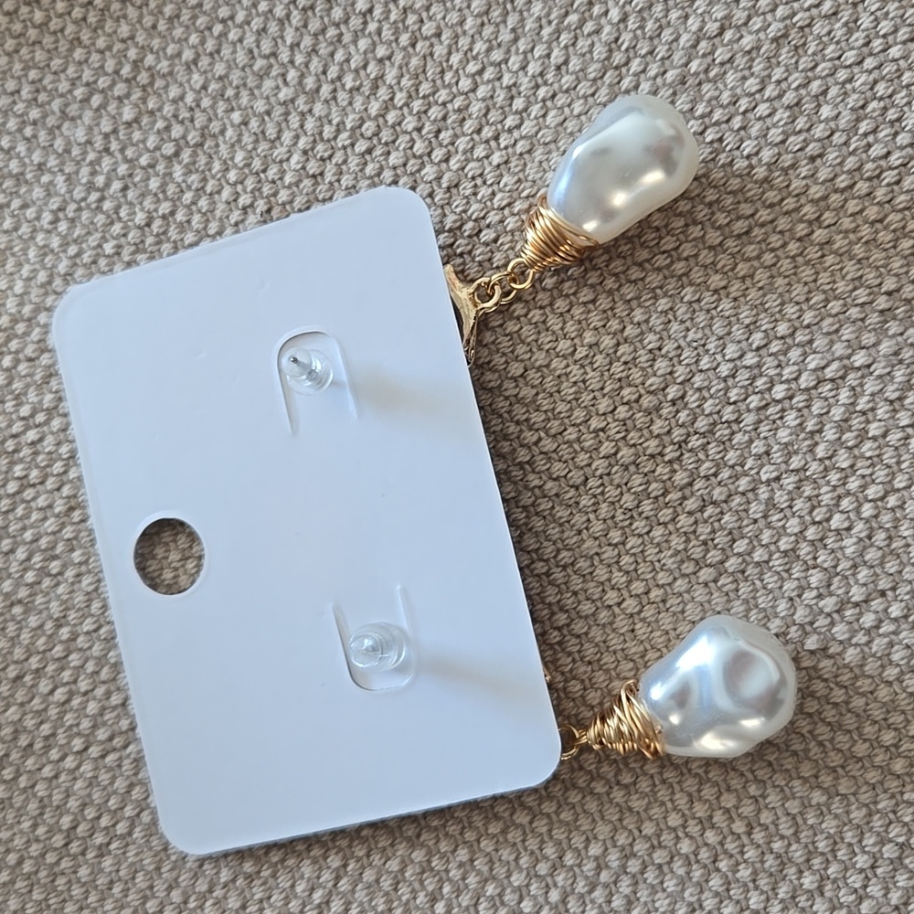 Designer inspired trendy earrings. - Picture 3 of 4